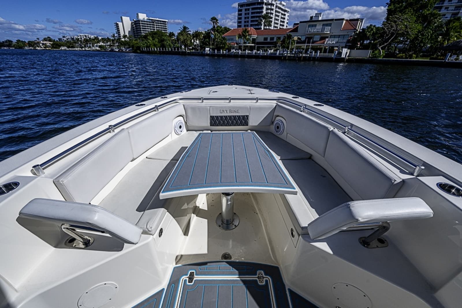 2021 Cobia 320 CC - Photo 6