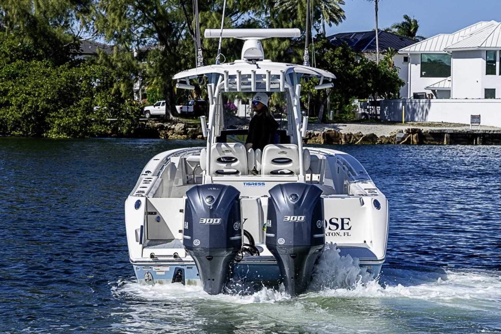 2021 Cobia 320 CC - Photo 34