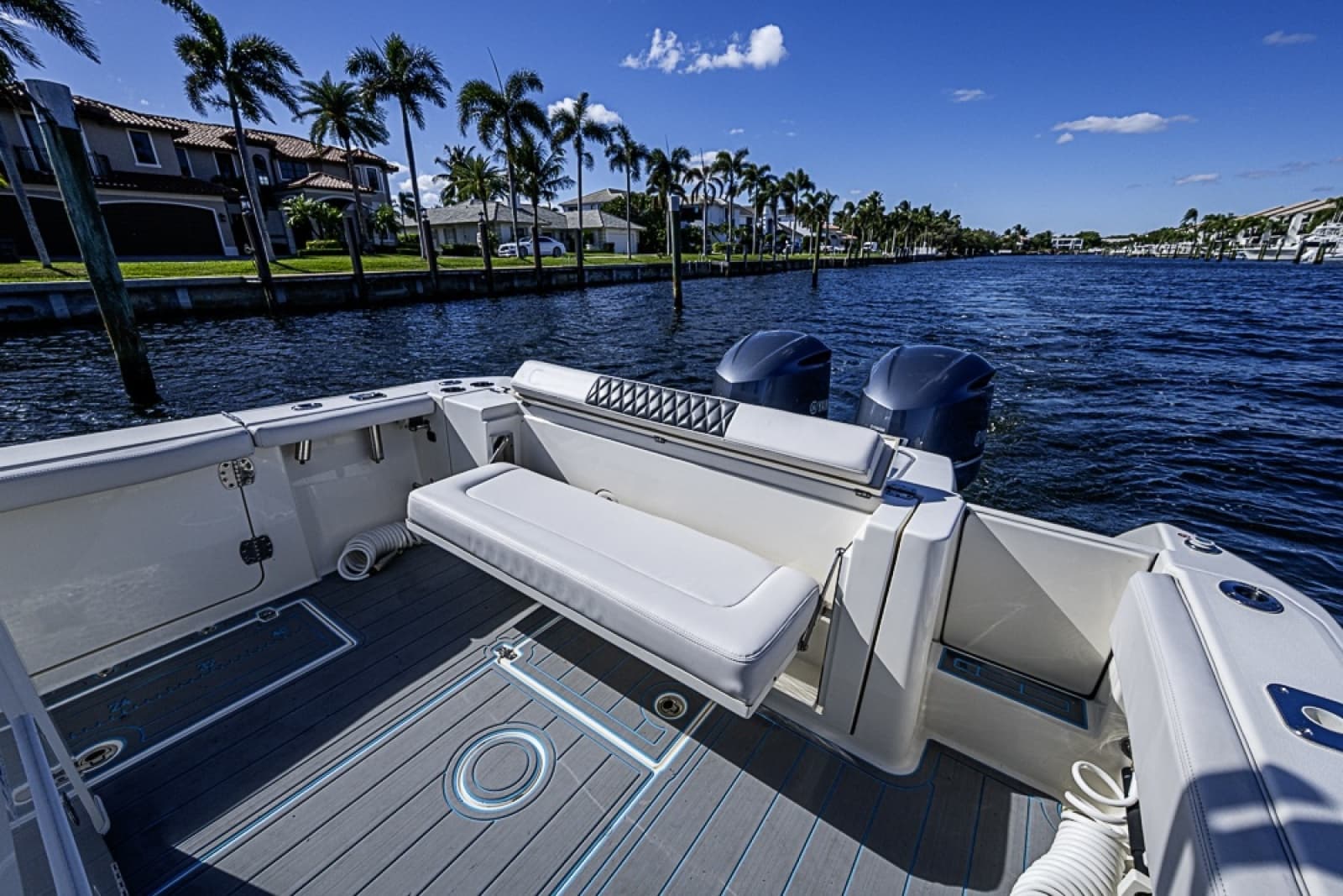 2021 Cobia 320 CC - Photo 9