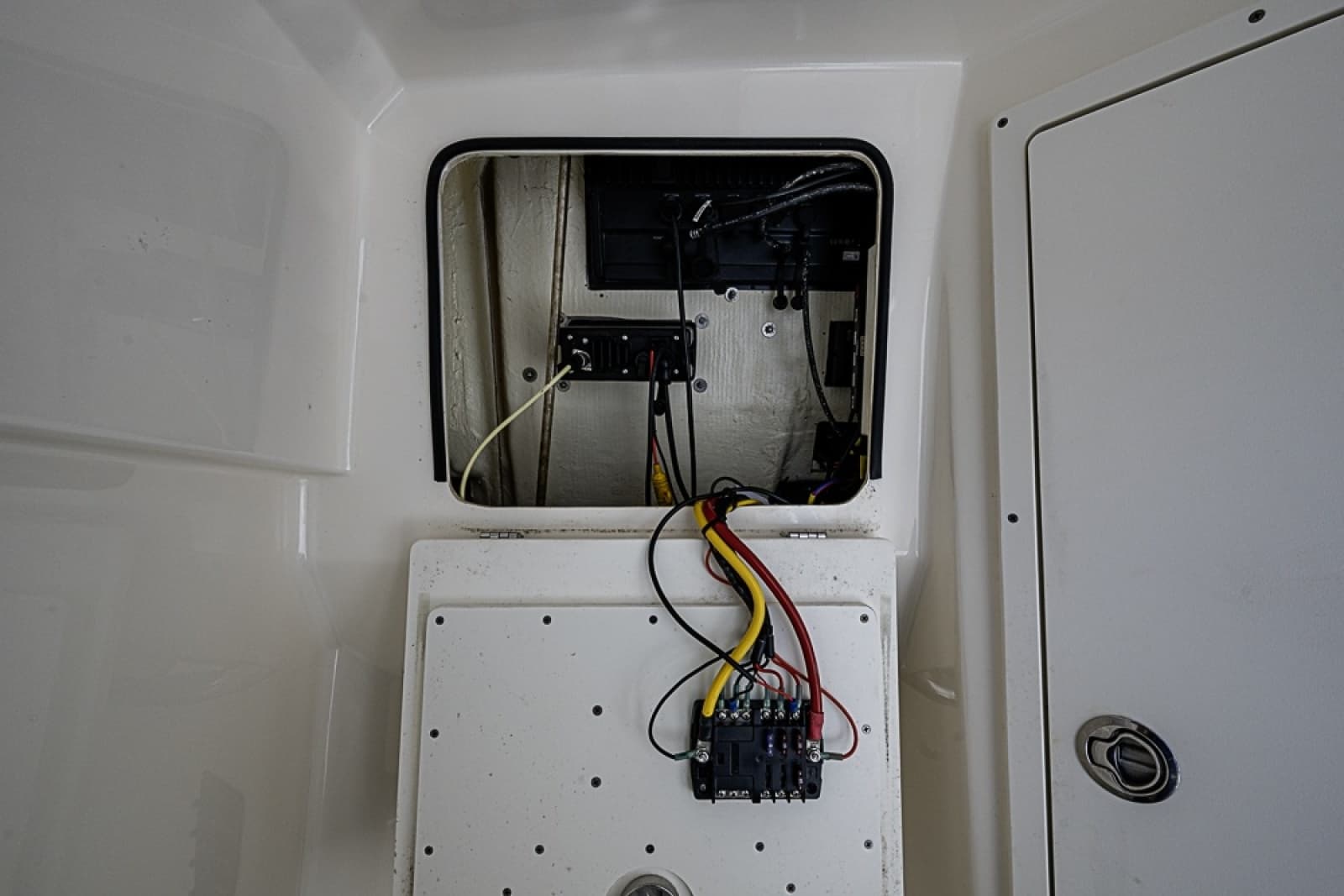2021 Cobia 320 CC - Photo 19