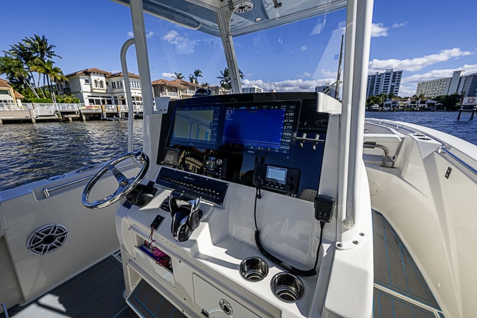 2021 Cobia 320 CC - Photo 20
