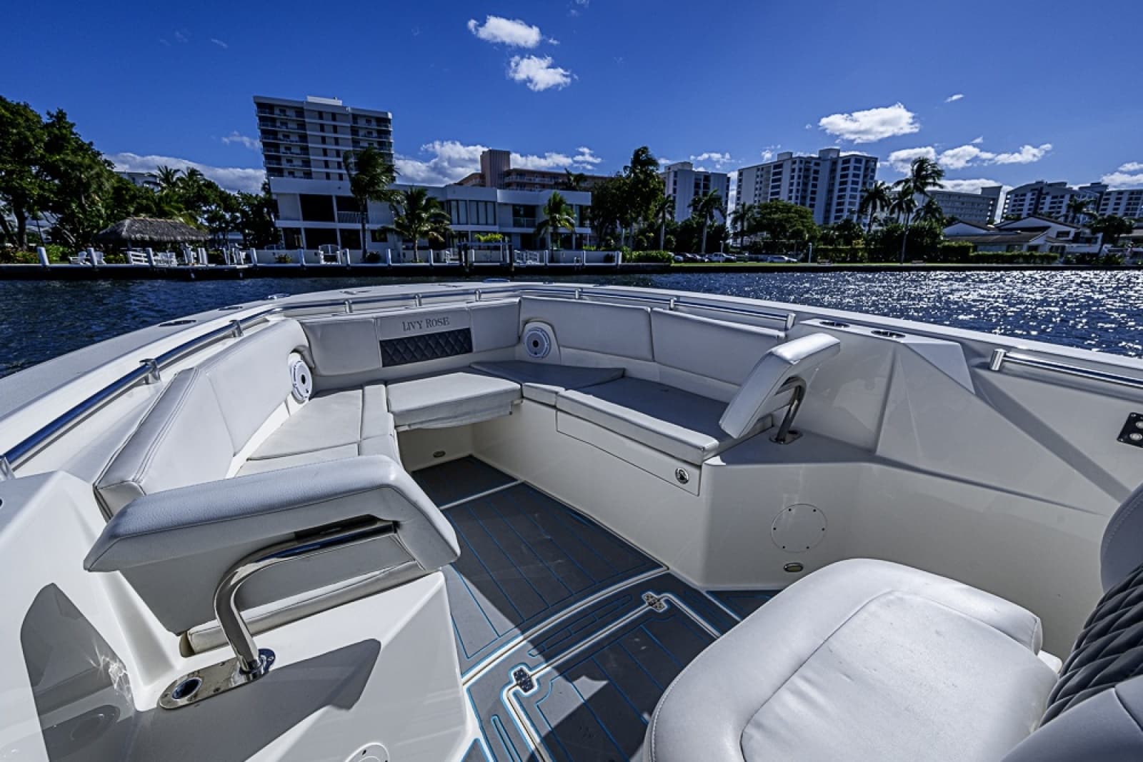 2021 Cobia 320 CC - Photo 3