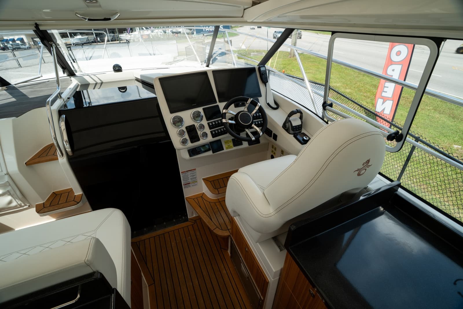2026 Marex 360 Cabriolet Cruiser - Photo 18