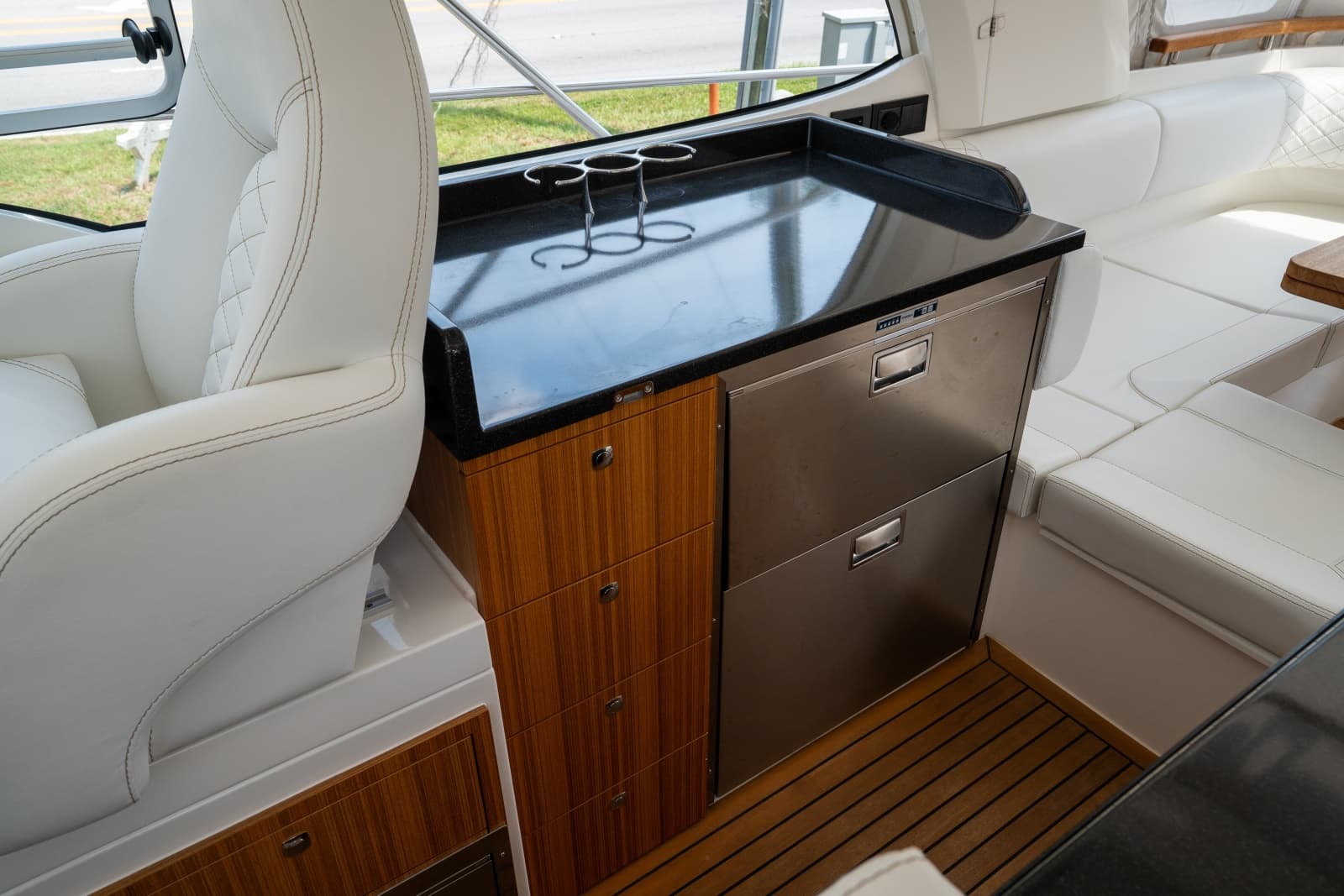 2026 Marex 360 Cabriolet Cruiser - Photo 13