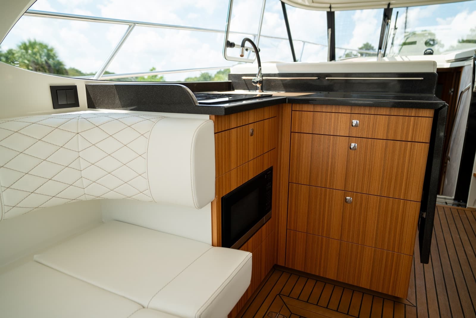2026 Marex 360 Cabriolet Cruiser - Photo 15