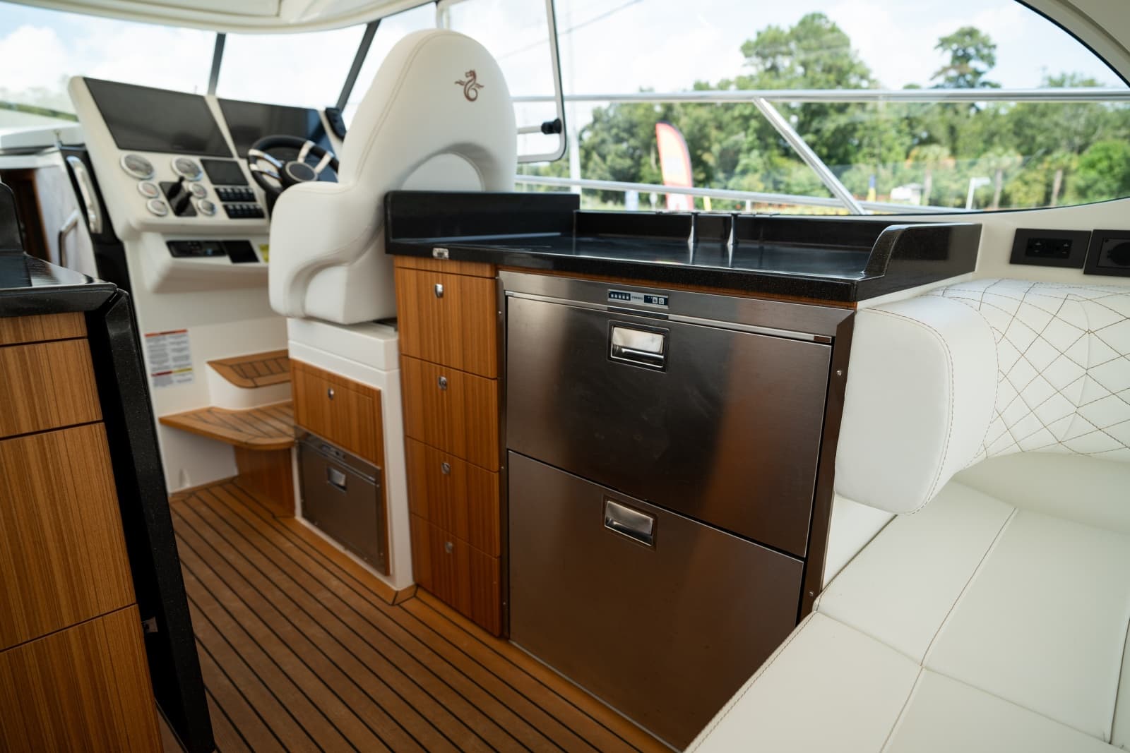 2026 Marex 360 Cabriolet Cruiser - Photo 14
