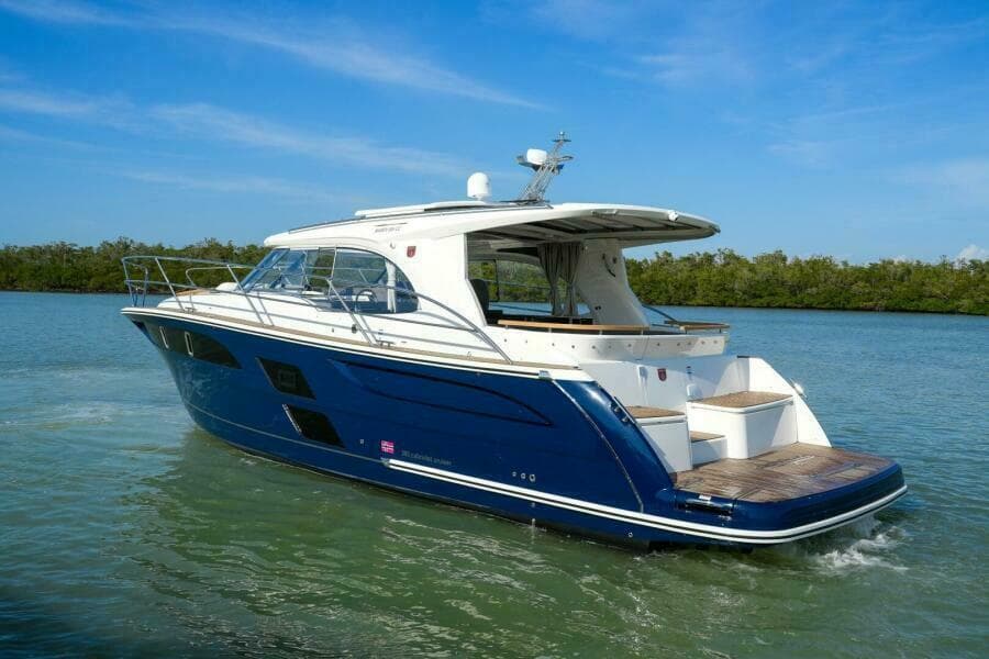 2026 Marex 360 Cabriolet Cruiser - Photo 3