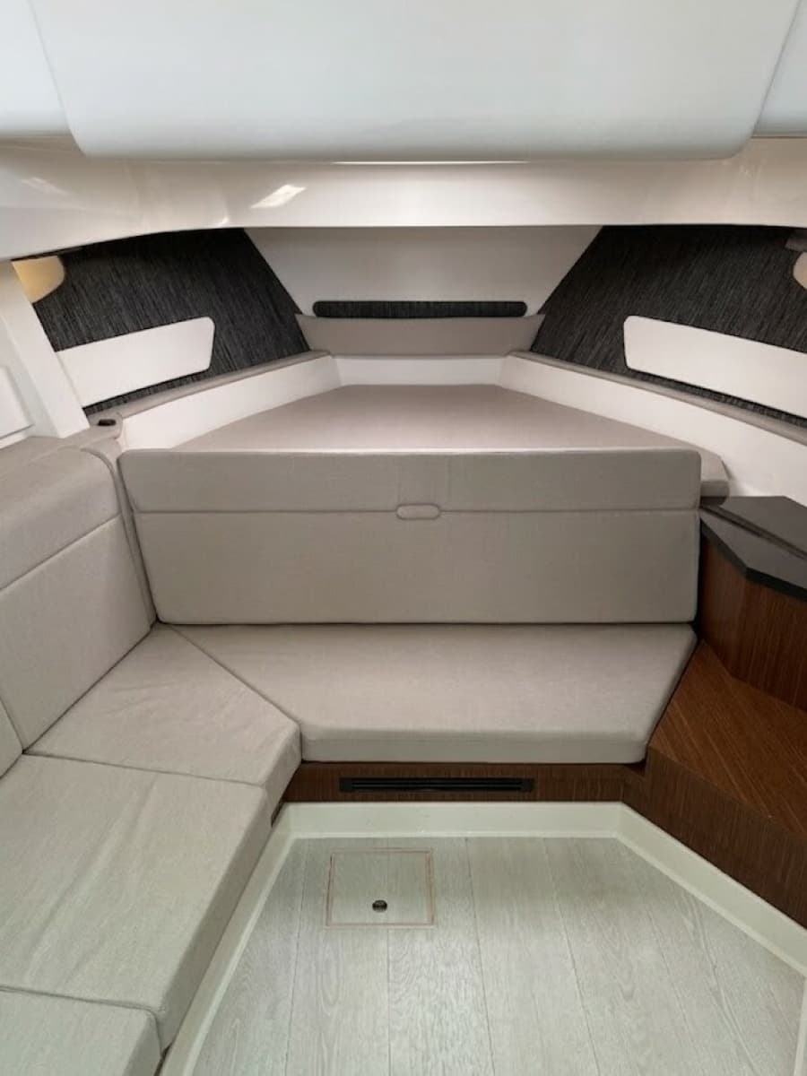 2022 Sea Ray 370 Sundancer - Photo 11