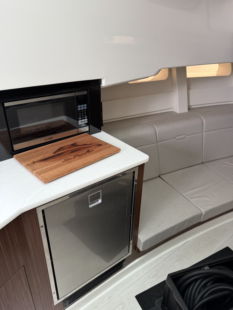 2022 Sea Ray 370 Sundancer - Photo 12