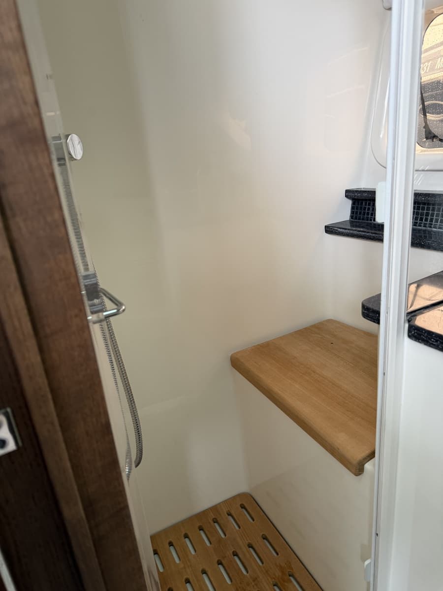 2022 Sea Ray 370 Sundancer - Photo 14