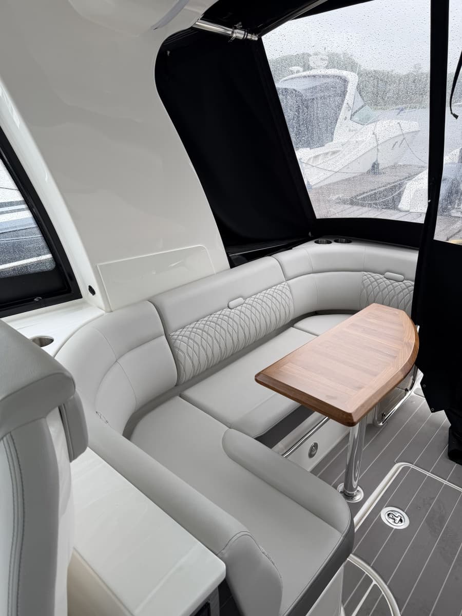 2022 Sea Ray 370 Sundancer - Photo 5