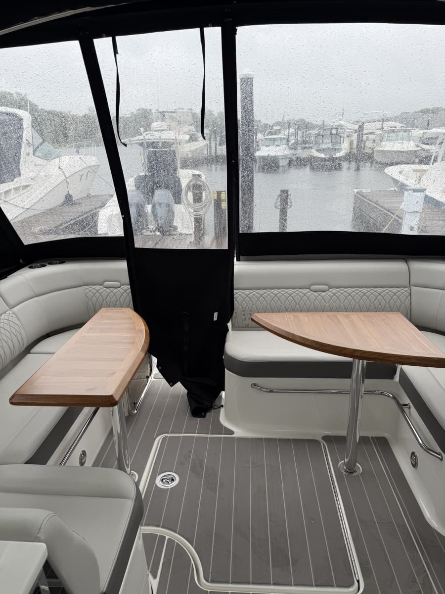 2022 Sea Ray 370 Sundancer - Photo 6