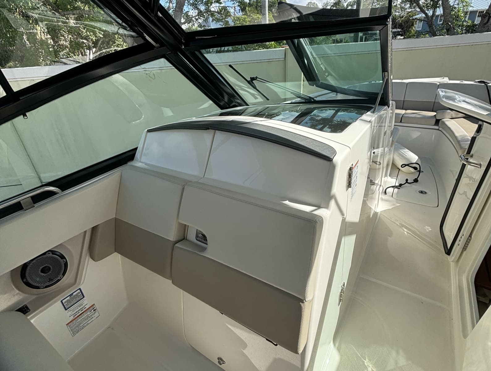 2024 Boston Whaler 320 Vantage - Photo 9