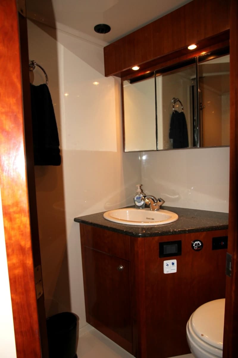 2007 Cruisers Yachts 520 EXPRESS - Photo 14