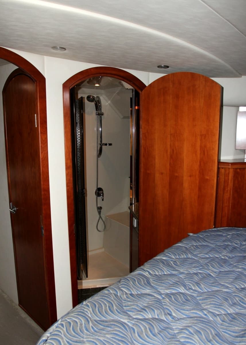 2007 Cruisers Yachts 520 EXPRESS - Photo 18