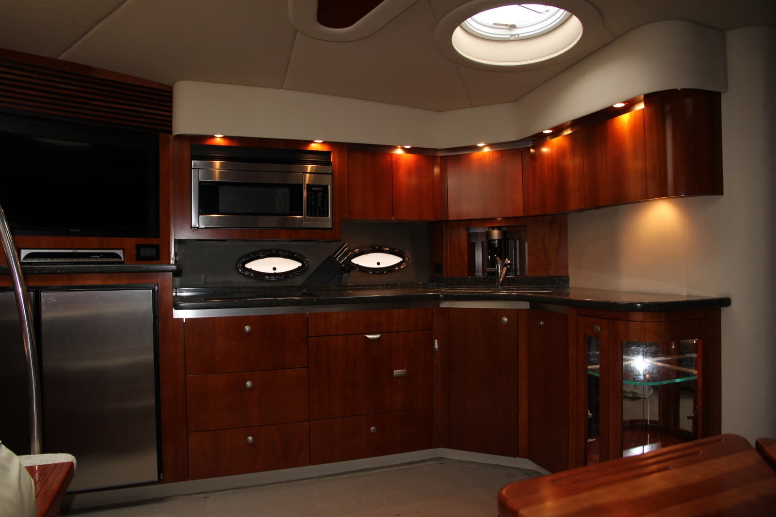 2007 Cruisers Yachts 520 EXPRESS - Photo 8