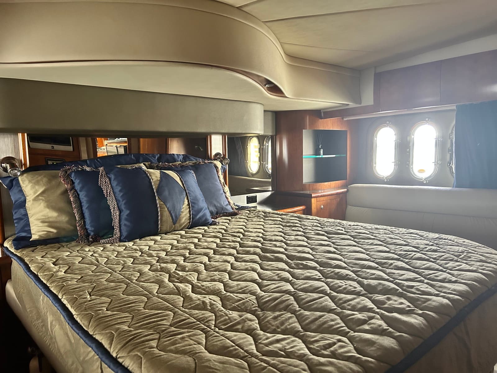 2007 Cruisers Yachts 520 EXPRESS - Photo 13