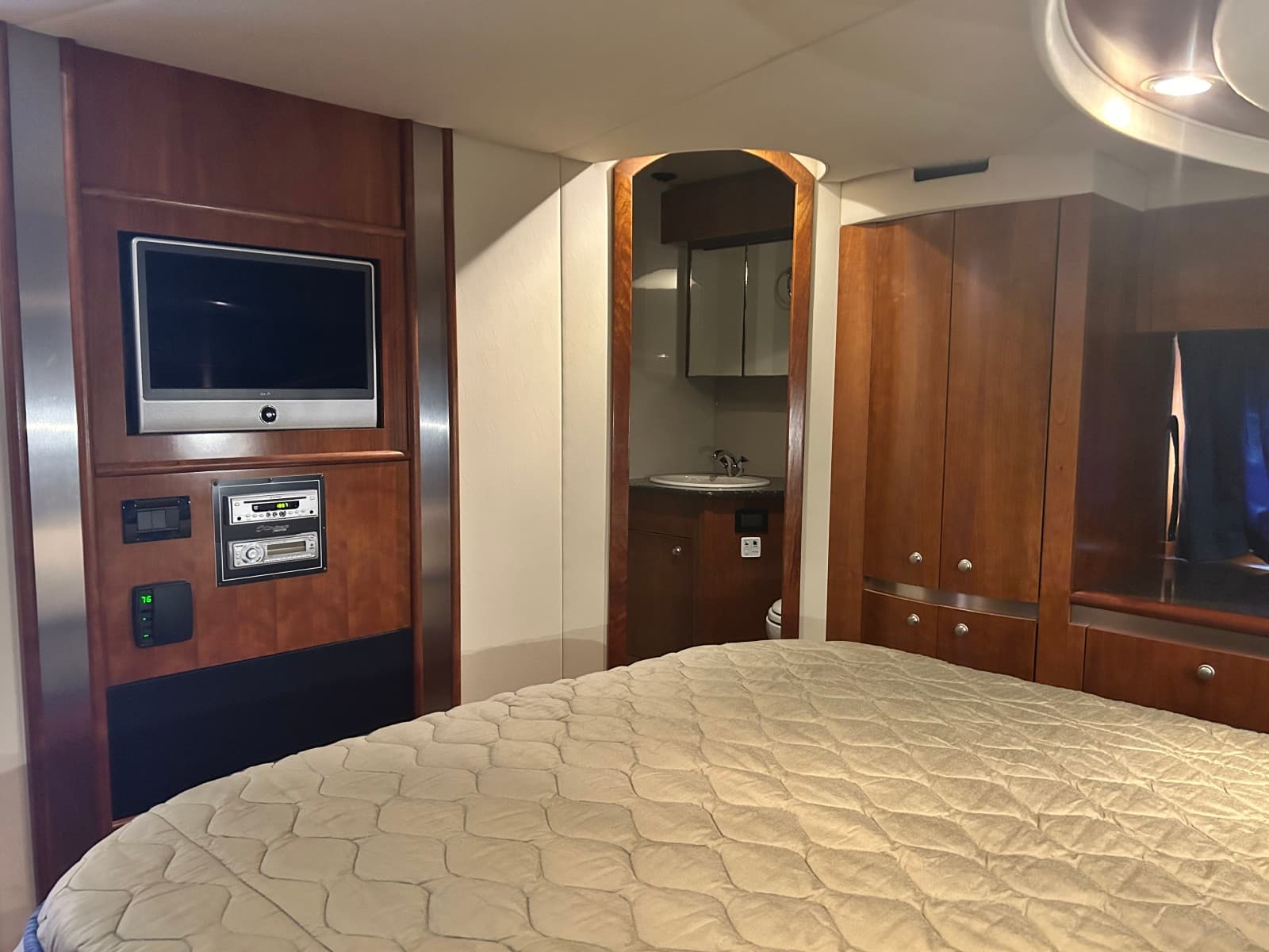 2007 Cruisers Yachts 520 EXPRESS - Photo 12