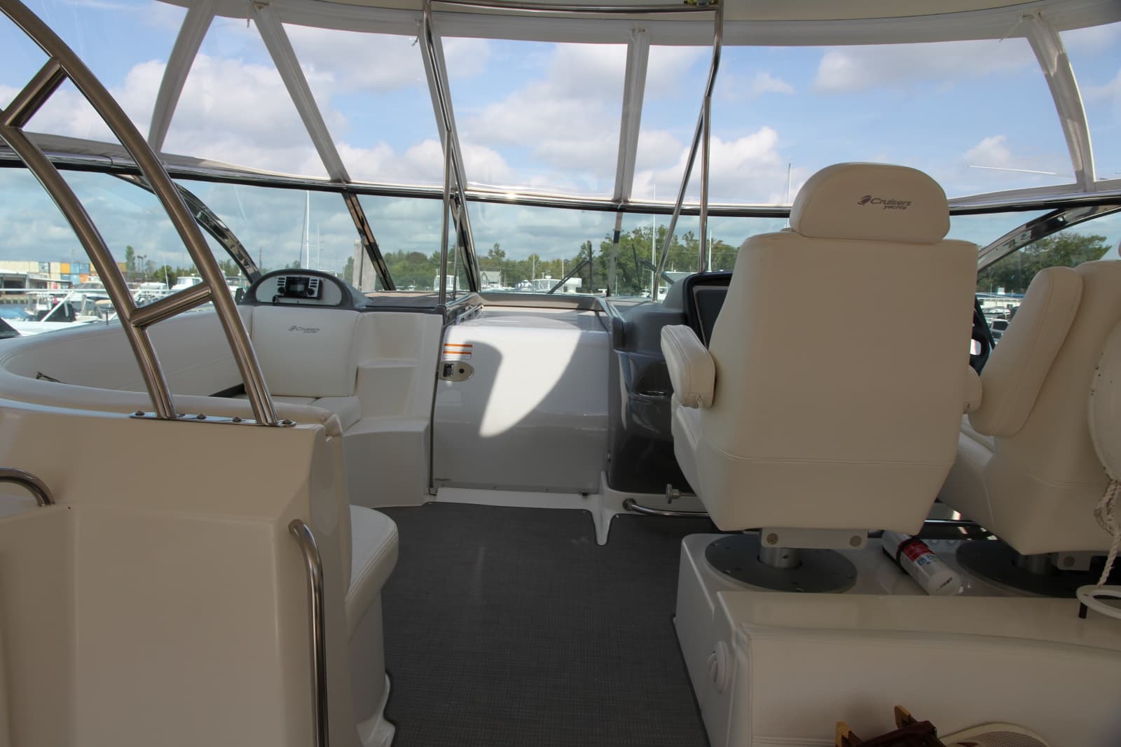 2007 Cruisers Yachts 520 EXPRESS - Photo 5
