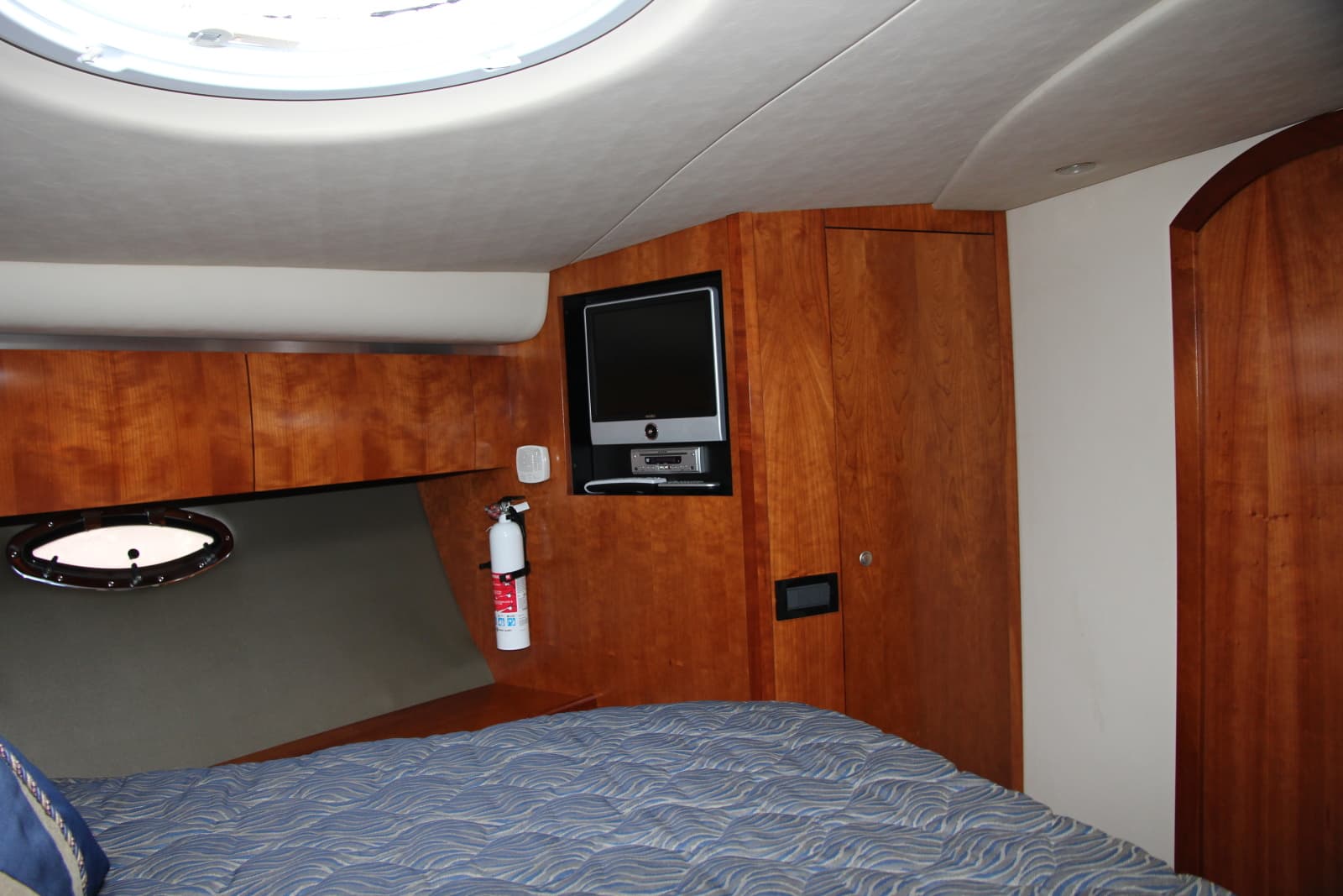 2007 Cruisers Yachts 520 EXPRESS - Photo 17