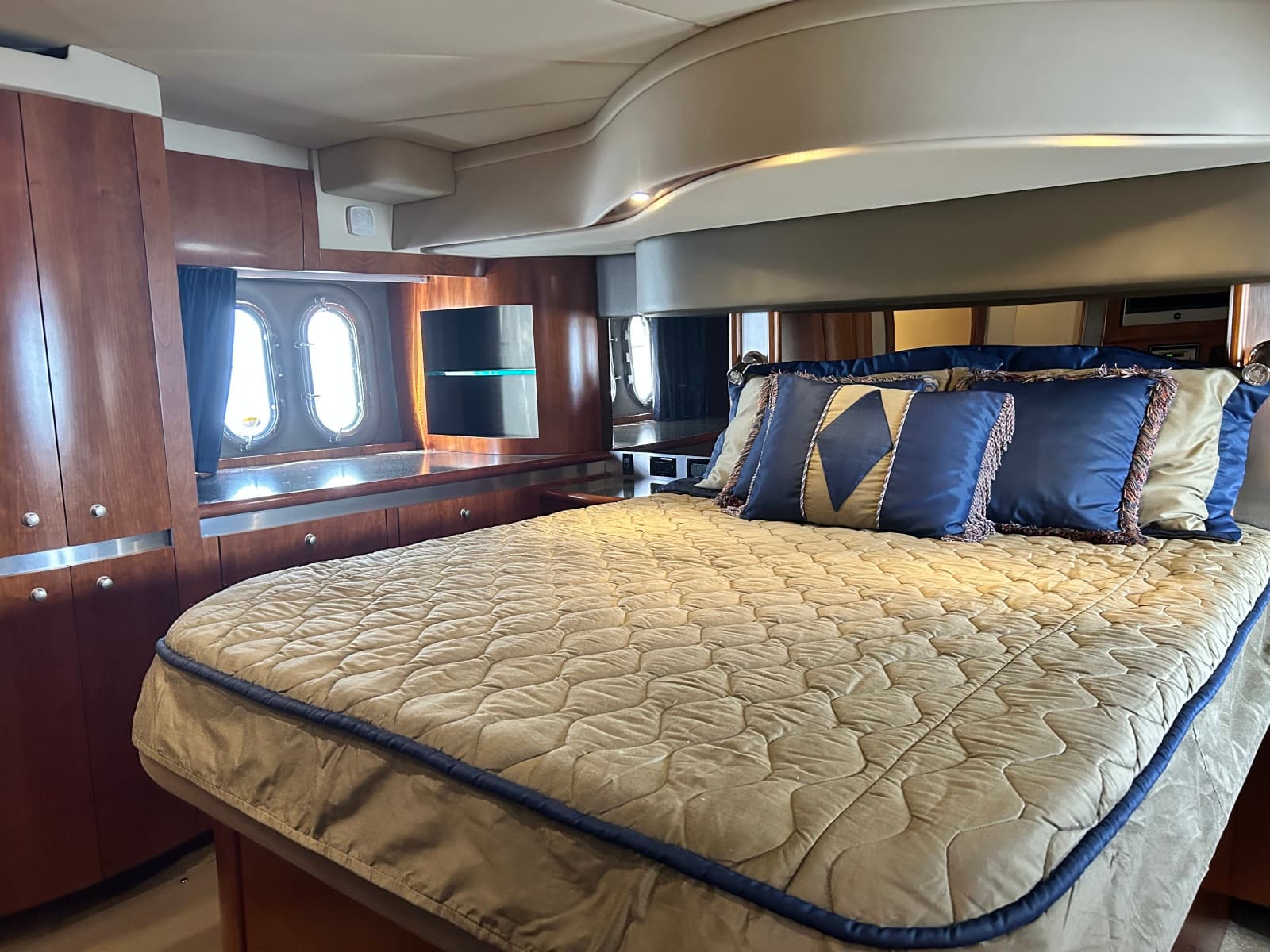 2007 Cruisers Yachts 520 EXPRESS - Photo 11