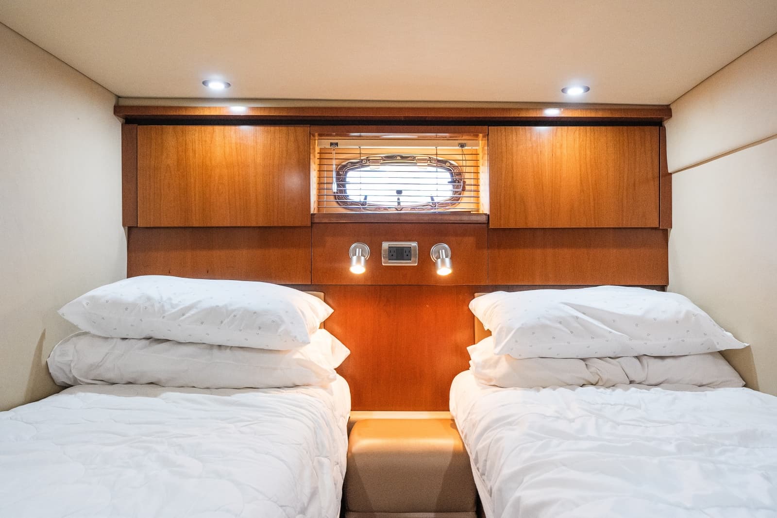 2005 Sea Ray 480 Motor Yacht - Photo 55