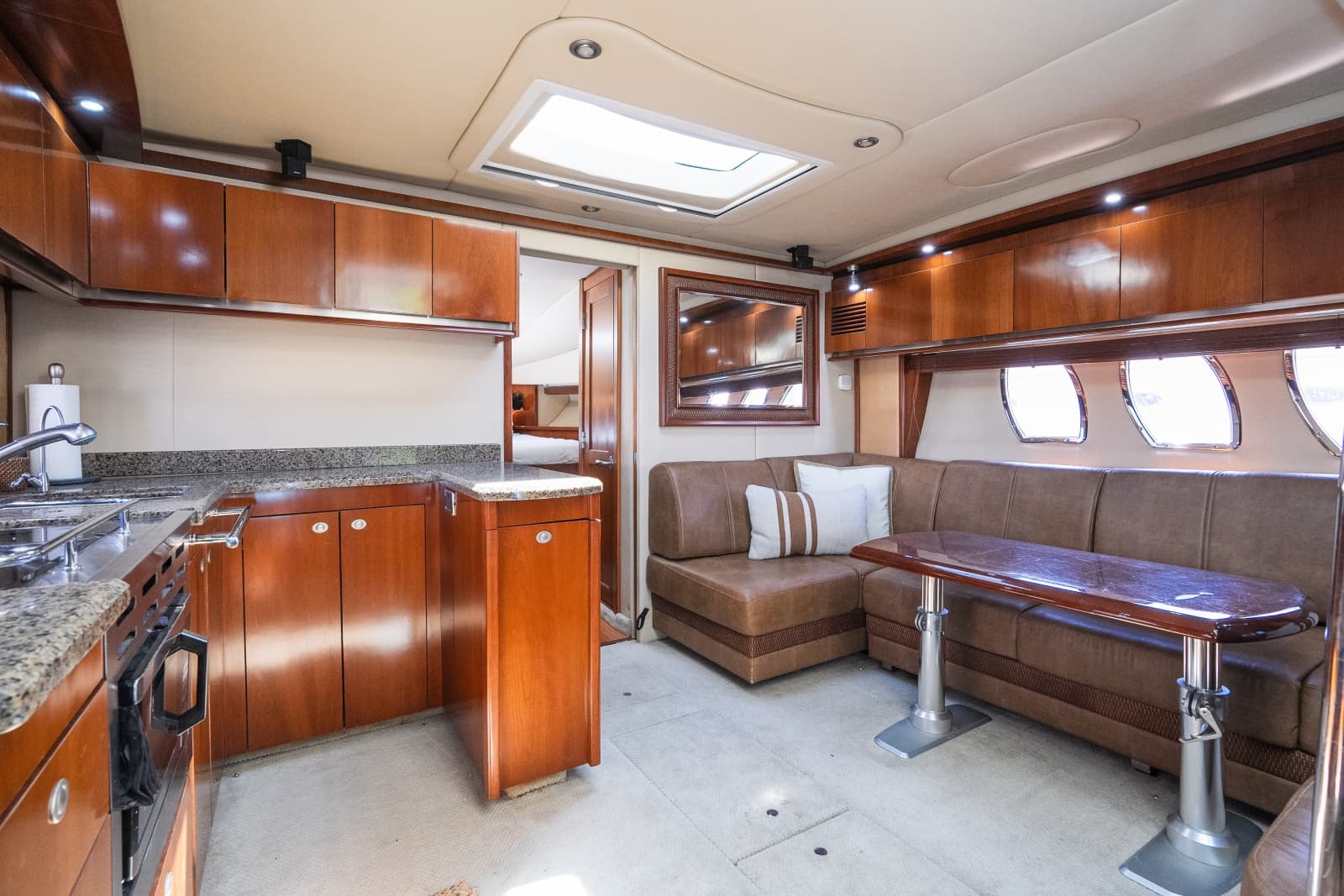 2005 Sea Ray 480 Motor Yacht - Photo 34