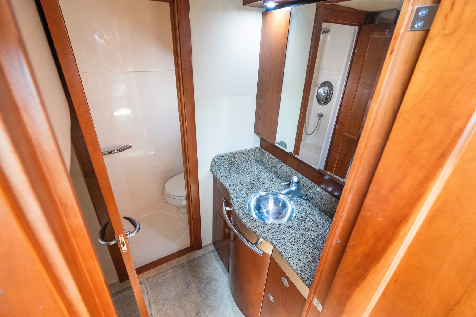 2005 Sea Ray 480 Motor Yacht - Photo 50