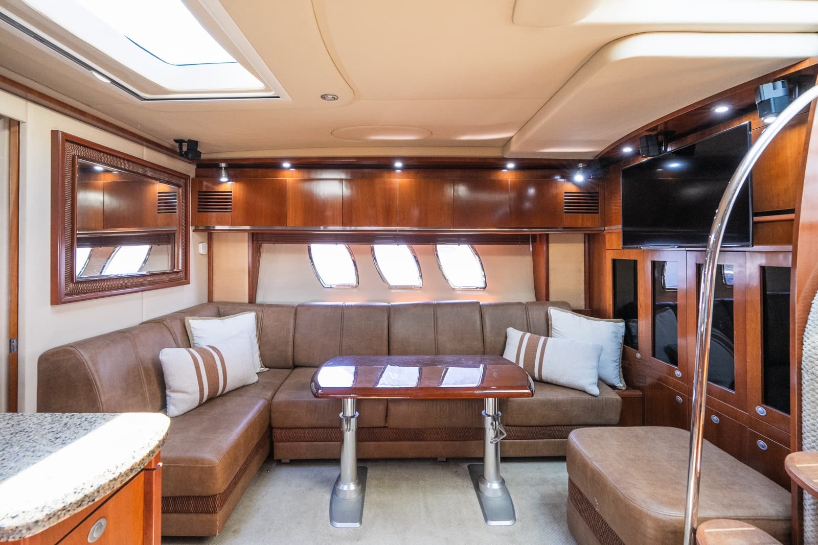 2005 Sea Ray 480 Motor Yacht - Photo 35