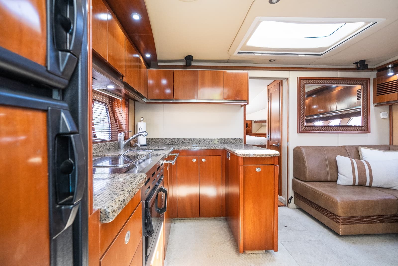 2005 Sea Ray 480 Motor Yacht - Photo 40