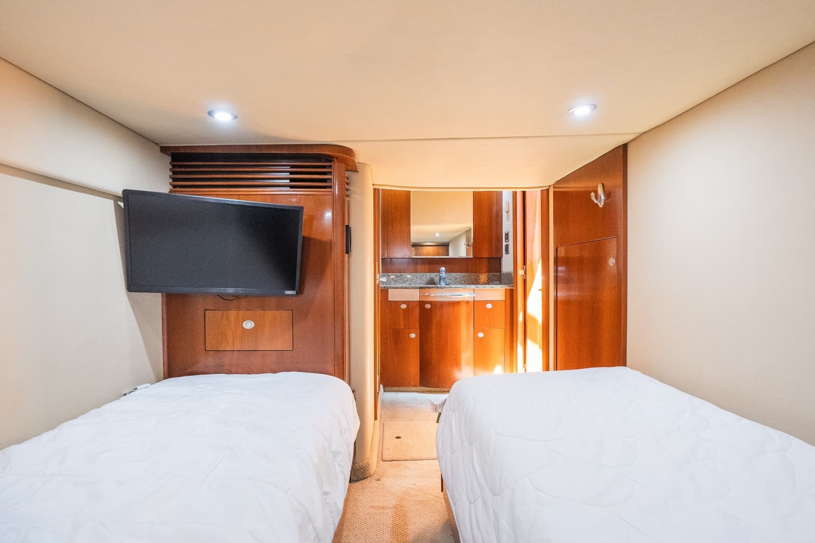 2005 Sea Ray 480 Motor Yacht - Photo 56