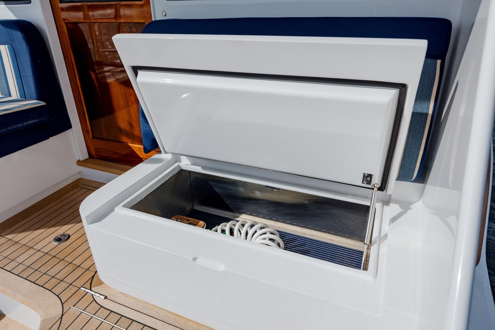 2015 Jarrett Bay Hardtop Express - Photo 23