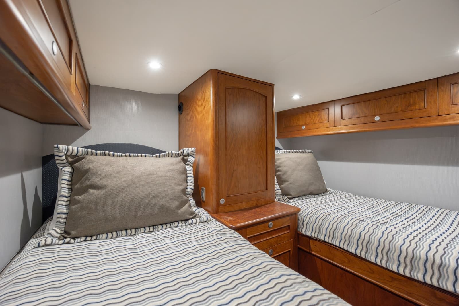 2015 Jarrett Bay Hardtop Express - Photo 62
