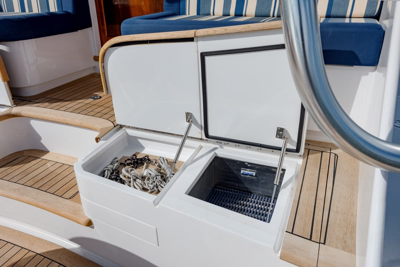 2015 Jarrett Bay Hardtop Express - Photo 19