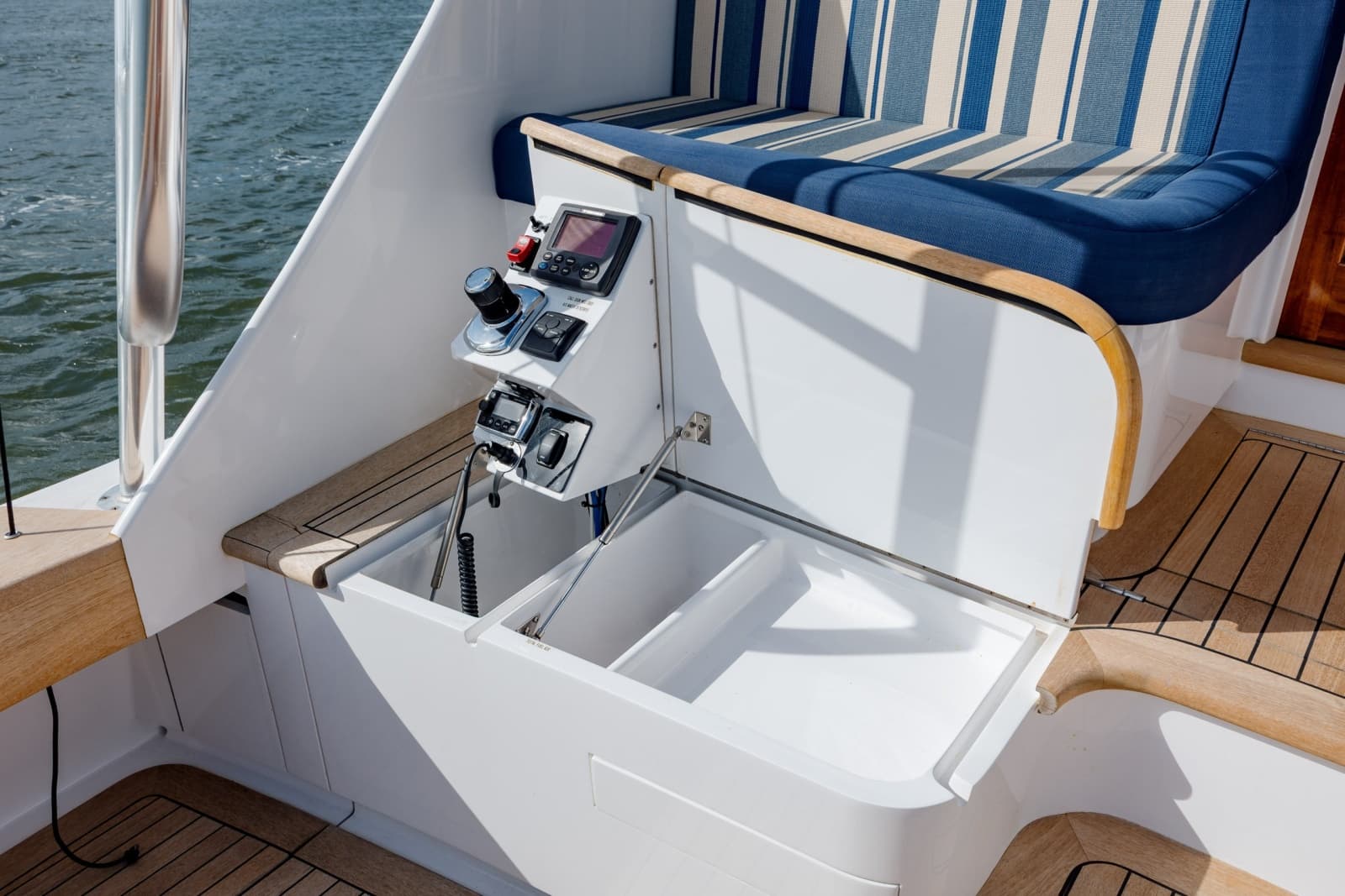 2015 Jarrett Bay Hardtop Express - Photo 18