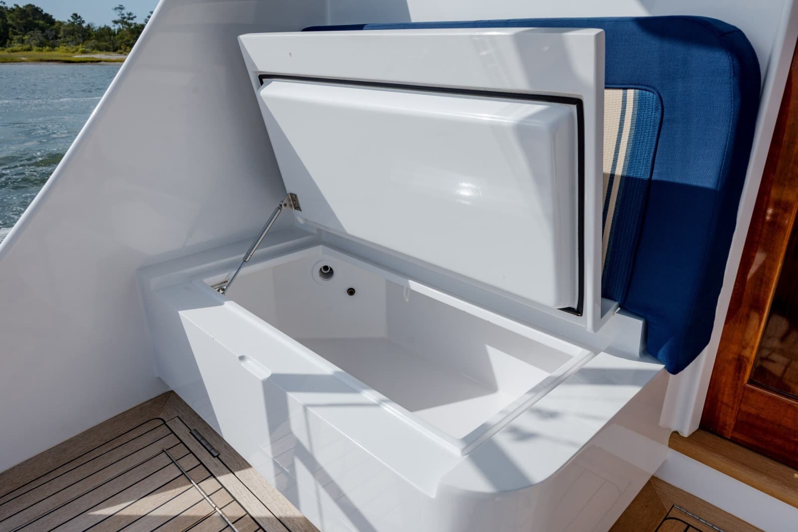 2015 Jarrett Bay Hardtop Express - Photo 22