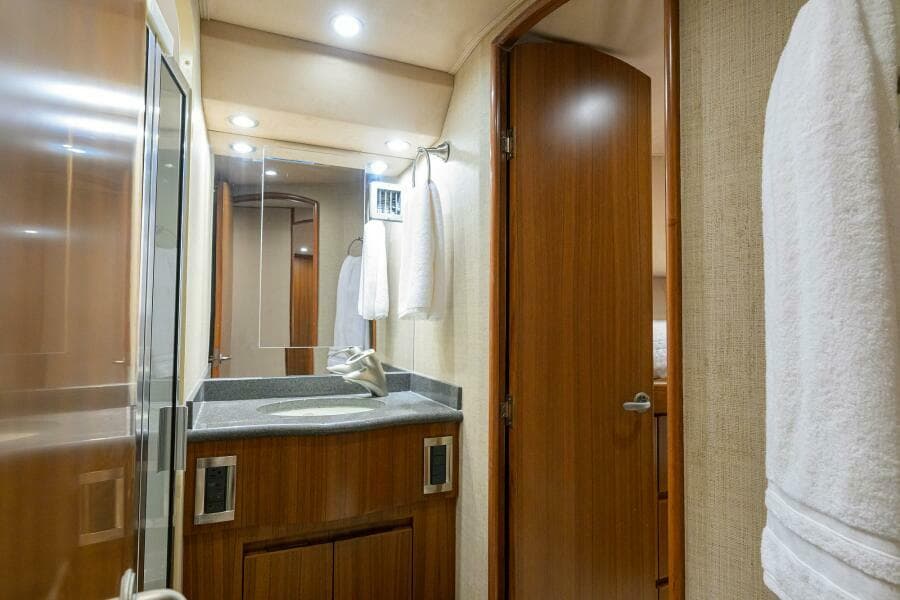 2008 Viking 60 Convertible - Photo 44