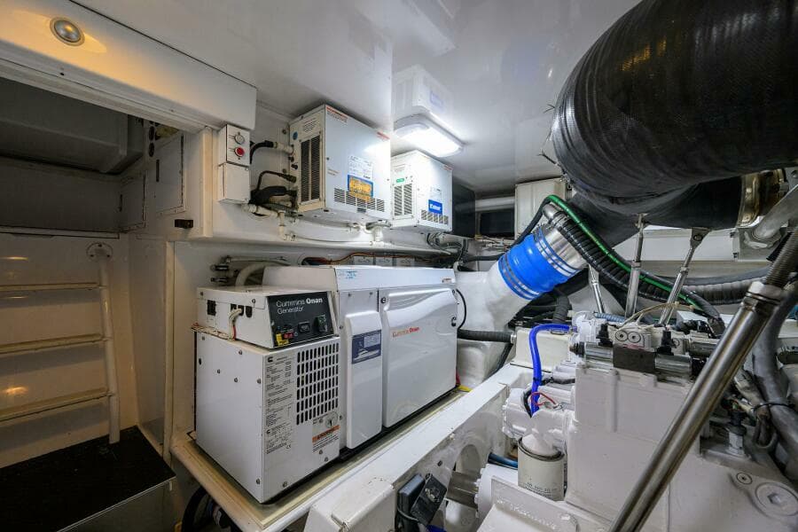 2008 Viking 60 Convertible - Photo 51