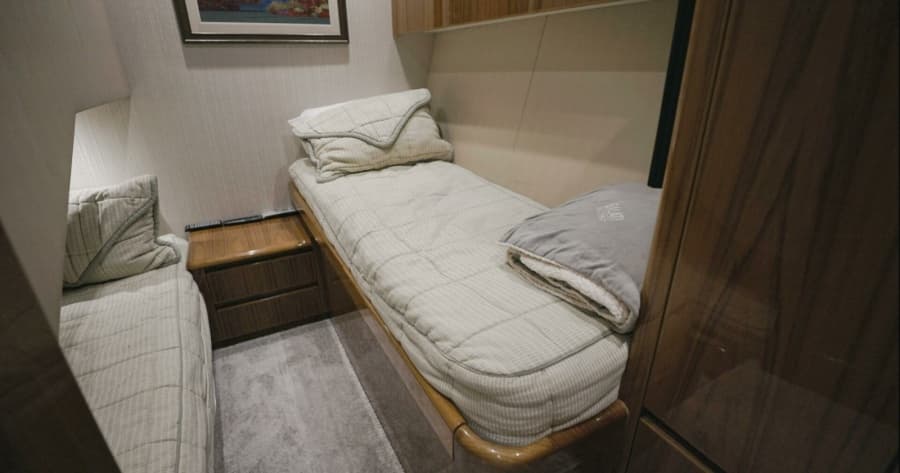 2015 Viking 62 Convertible - Photo 24