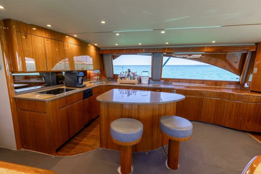 2015 Viking 62 Convertible - Photo 2