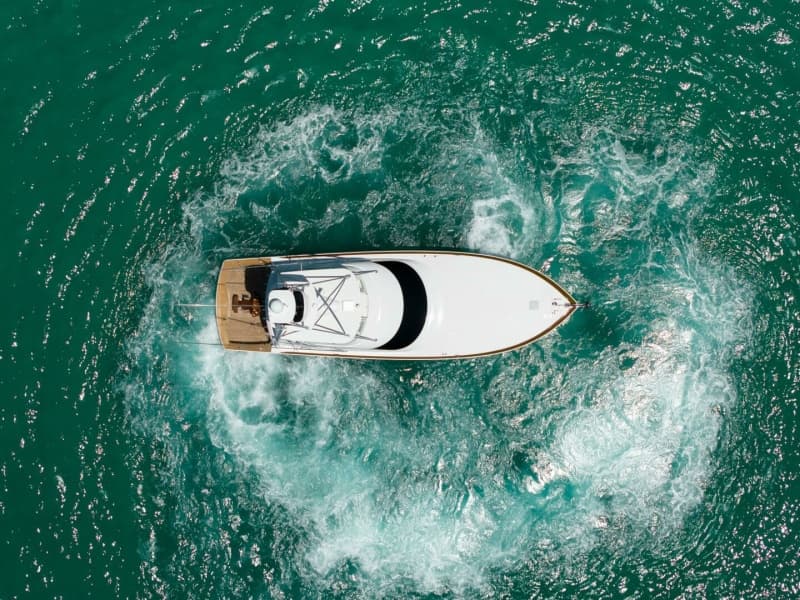 2015 Viking 62 Convertible - Photo 48