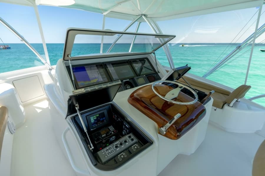 2015 Viking 62 Convertible - Photo 27