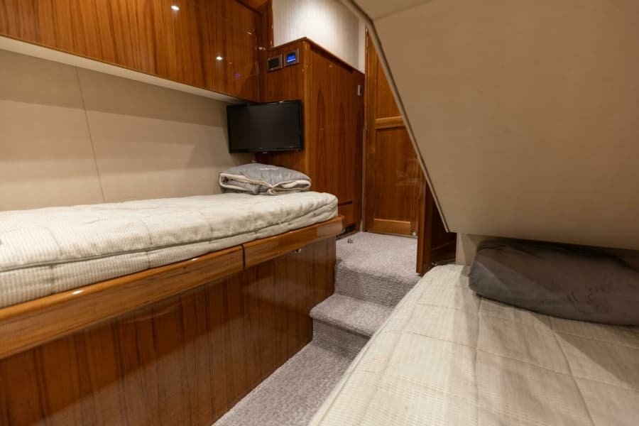 2015 Viking 62 Convertible - Photo 21