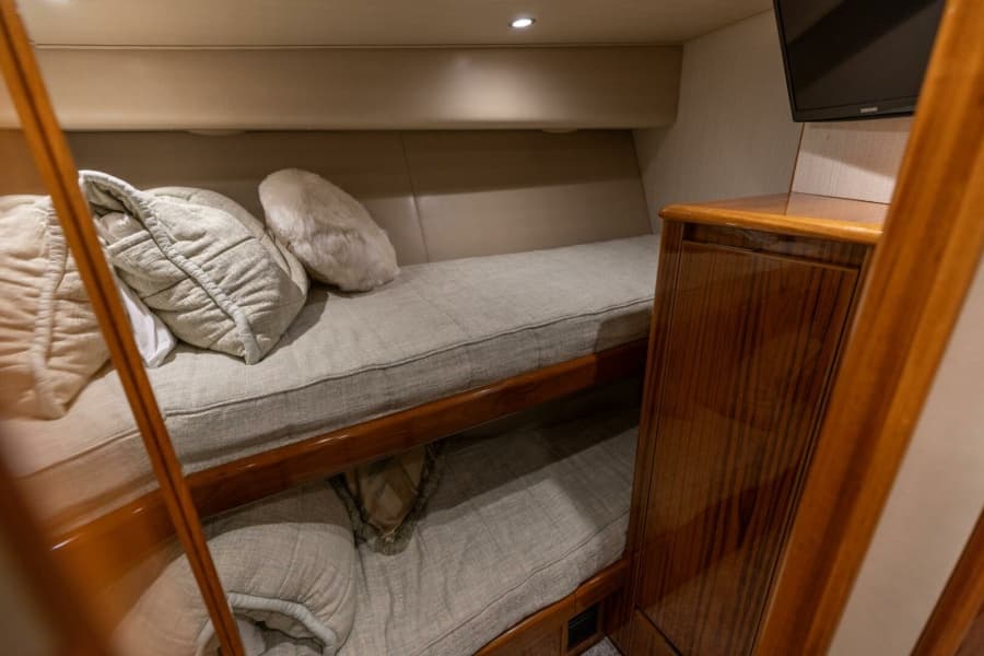 2015 Viking 62 Convertible - Photo 22
