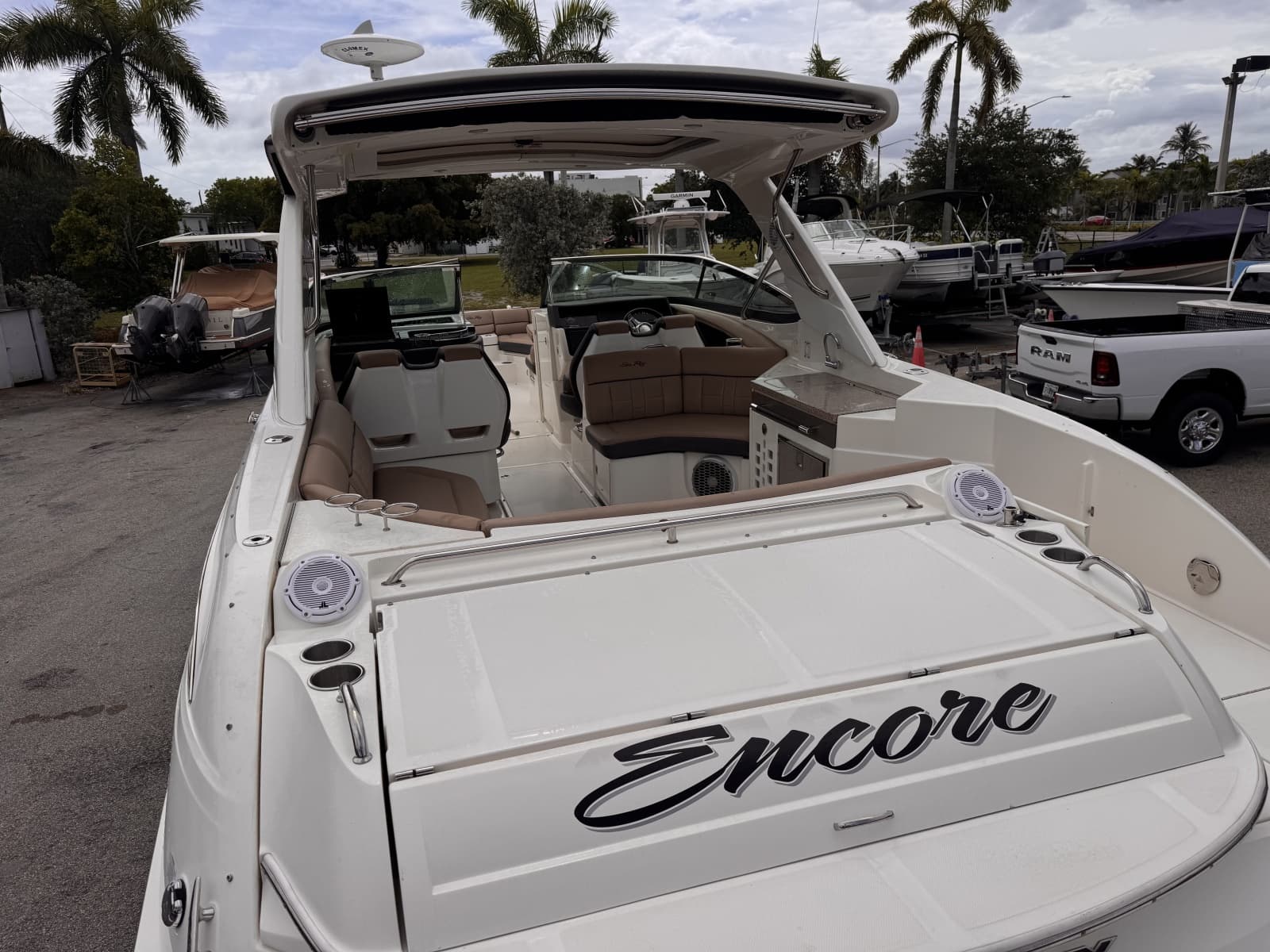 2016 Sea Ray 350 SLX - Photo 11