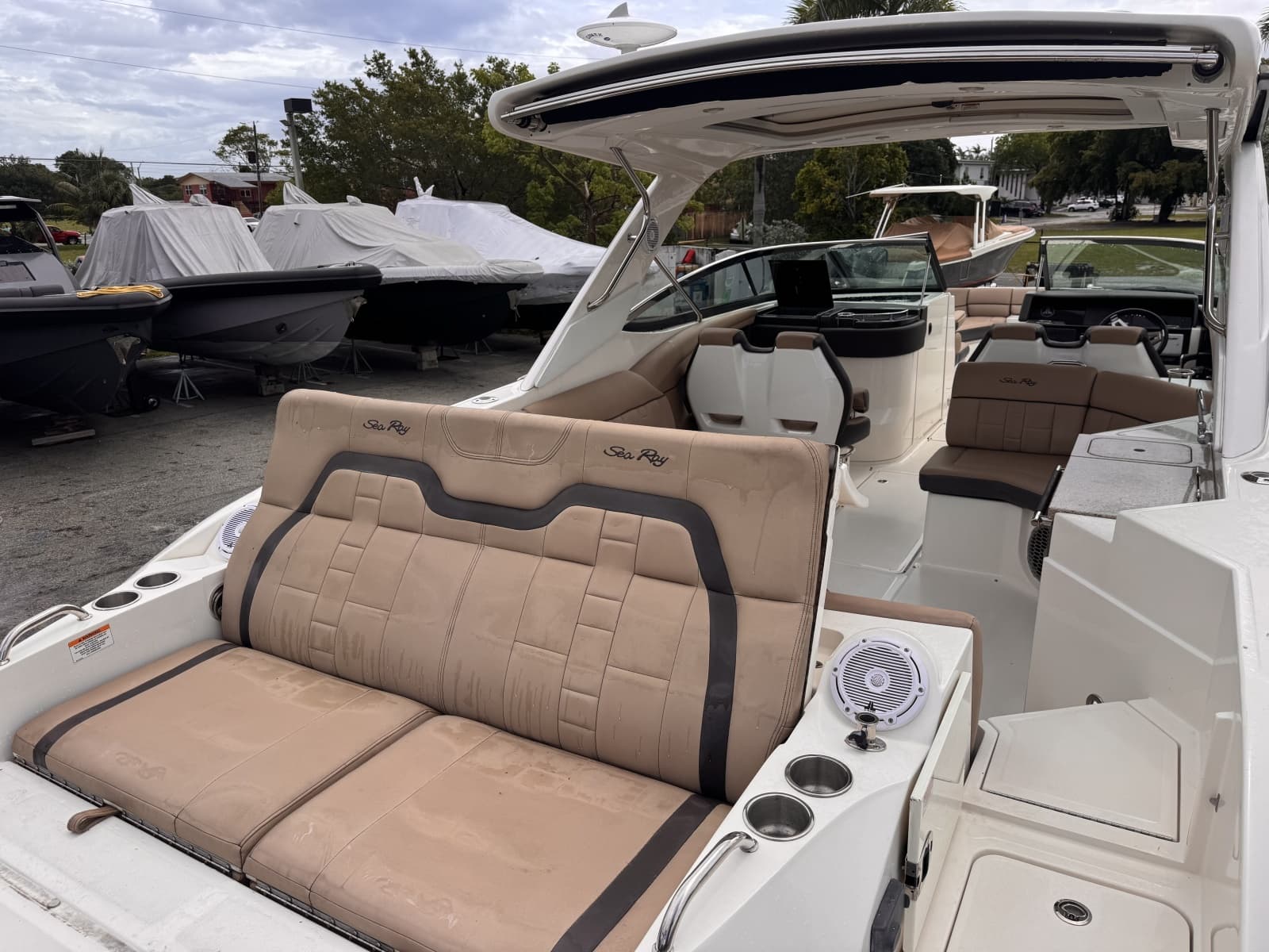 2016 Sea Ray 350 SLX - Photo 12
