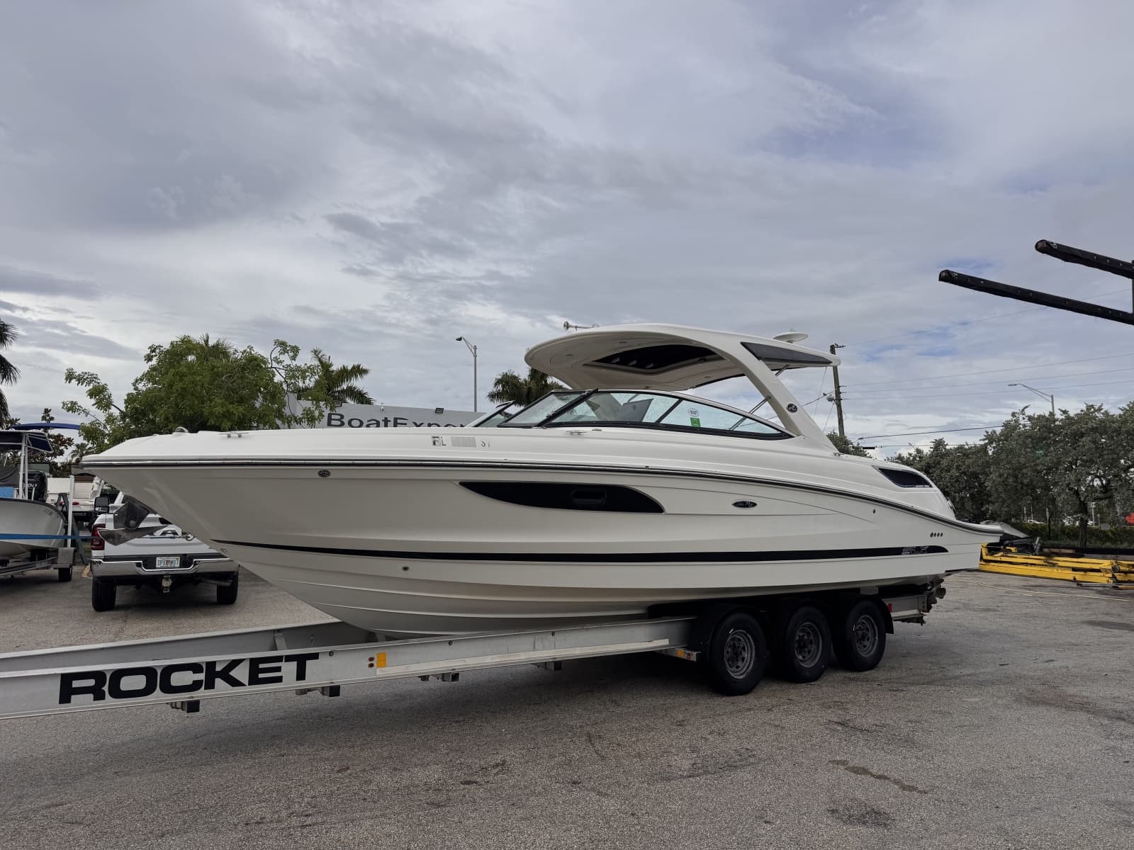 2016 Sea Ray 350 SLX - Photo 4