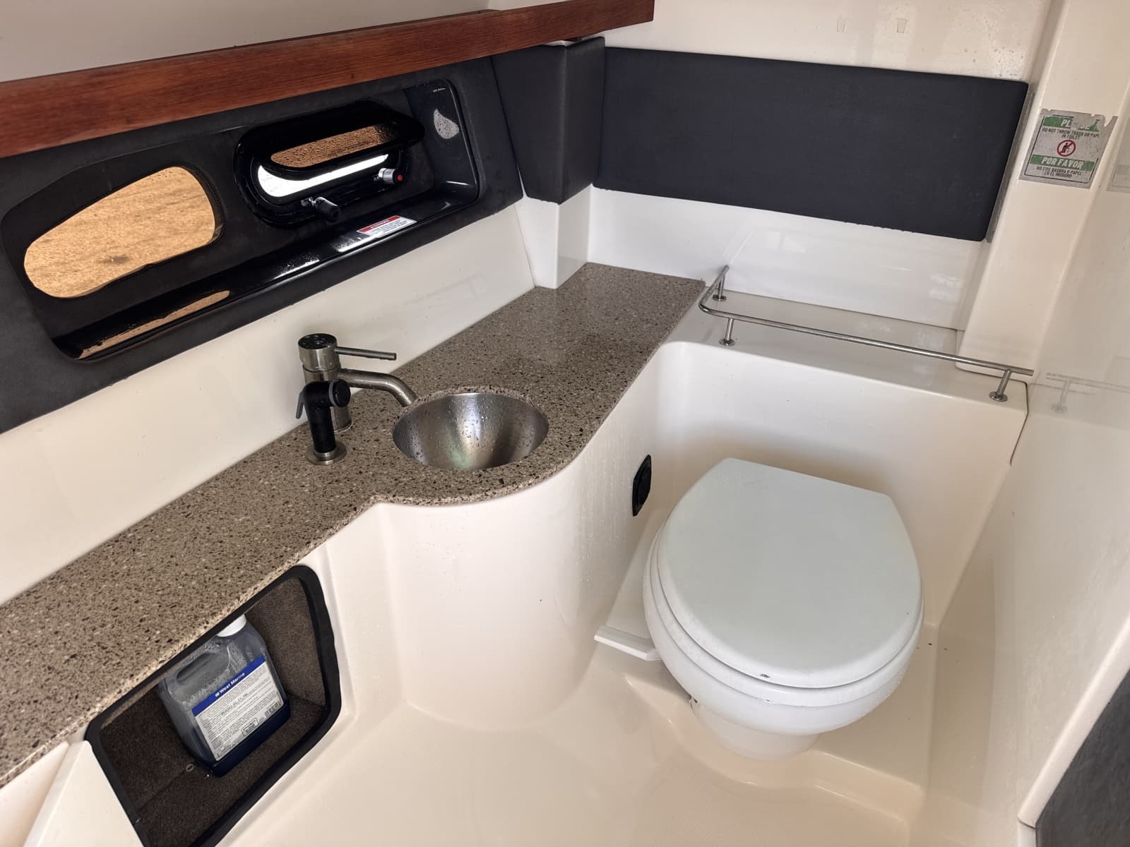 2016 Sea Ray 350 SLX - Photo 23