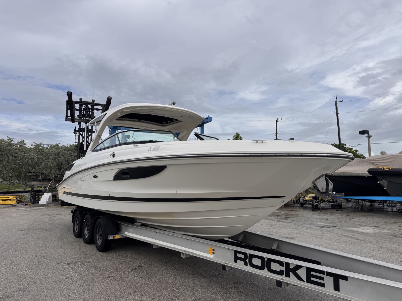2016 Sea Ray 350 SLX - Photo 9