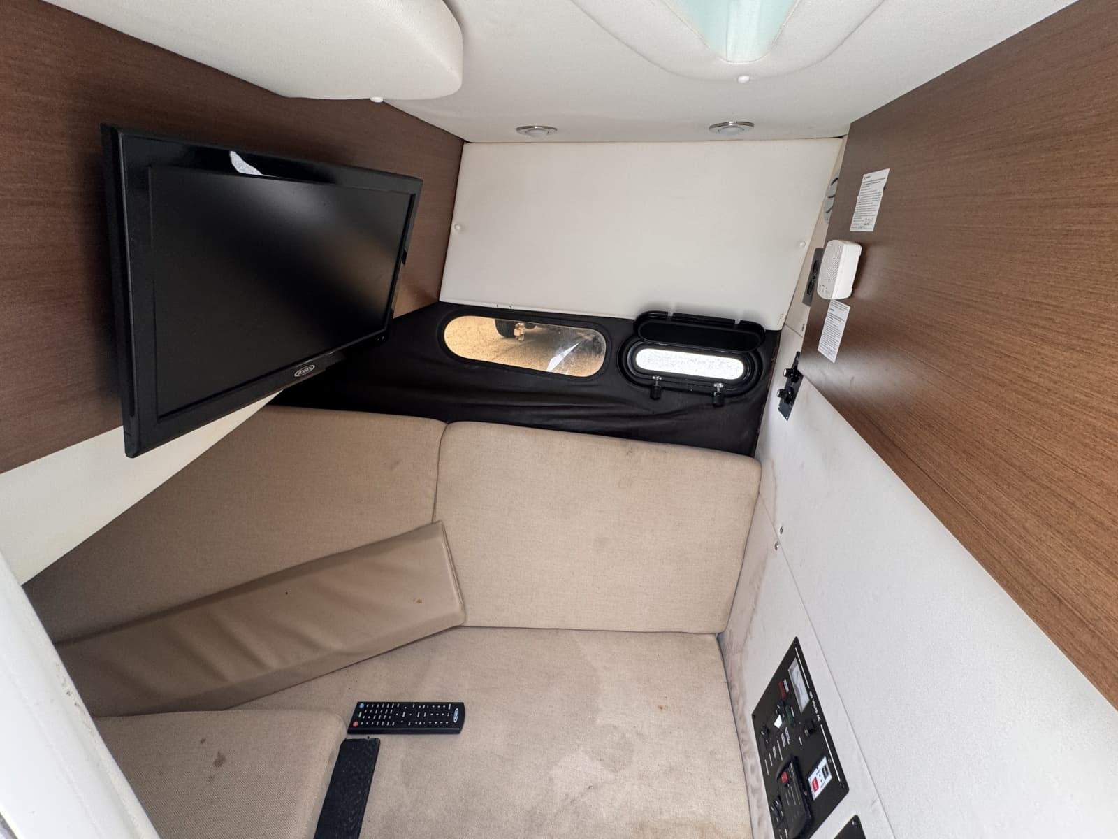2016 Sea Ray 350 SLX - Photo 21